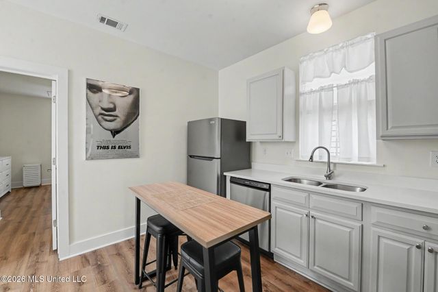 215 E 2nd Street, 30, Pass Christian, MS 39571