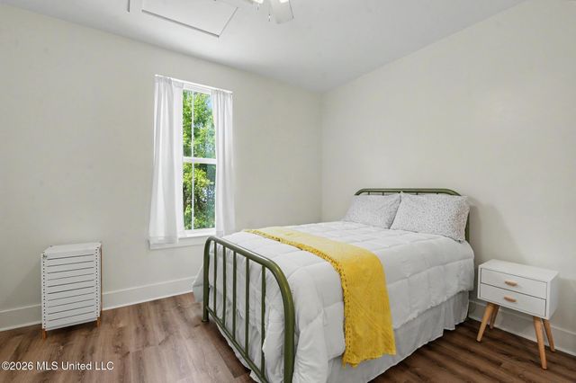 215 E 2nd Street, 30, Pass Christian, MS 39571