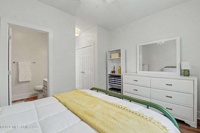 215 E 2nd Street, 30, Pass Christian, MS 39571