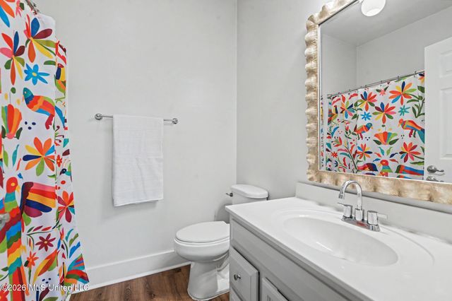 215 E 2nd Street, 30, Pass Christian, MS 39571