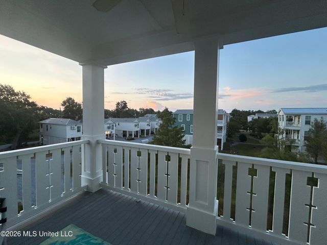 215 E 2nd Street, 30, Pass Christian, MS 39571