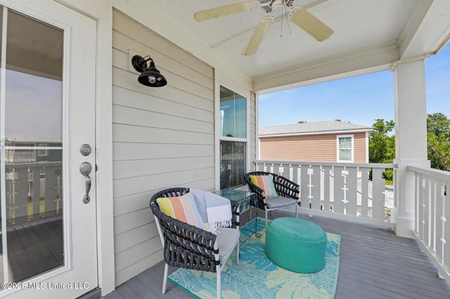 215 E 2nd Street, 30, Pass Christian, MS 39571