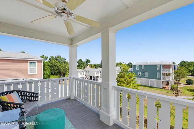 215 E 2nd Street, 30, Pass Christian, MS 39571