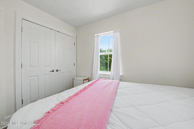 215 E 2nd Street, 30, Pass Christian, MS 39571