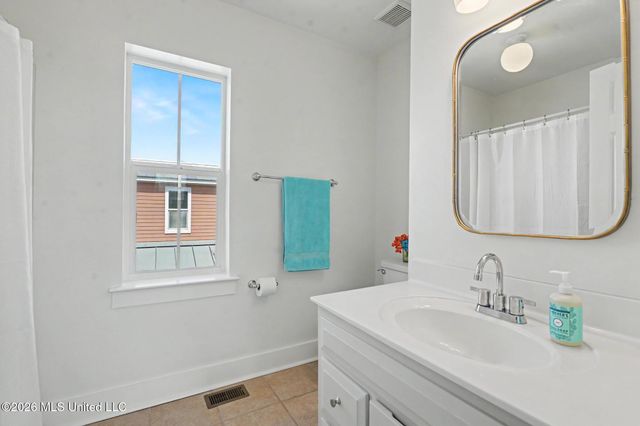 215 E 2nd Street, 30, Pass Christian, MS 39571