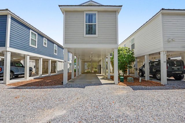 215 E 2nd Street, 30, Pass Christian, MS 39571
