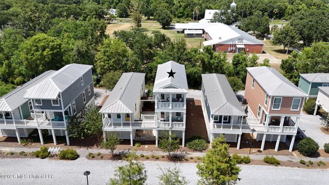 215 E 2nd Street, 30, Pass Christian, MS 39571