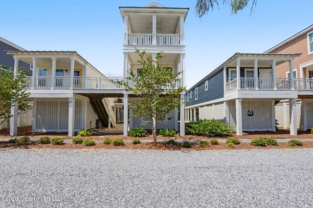 215 E 2nd Street, 30, Pass Christian, MS 39571