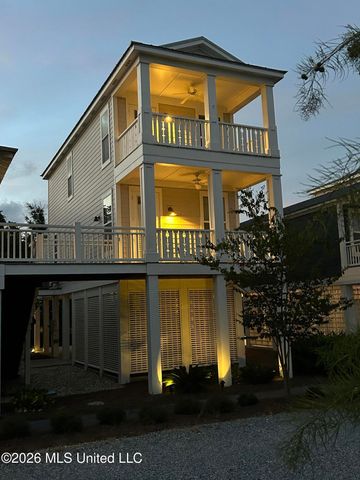 215 E 2nd Street, 30, Pass Christian, MS 39571