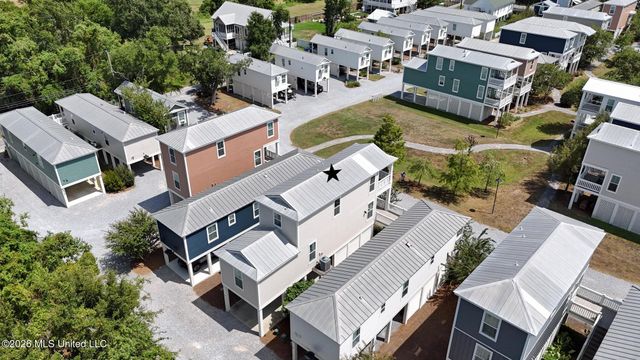 215 E 2nd Street, 30, Pass Christian, MS 39571