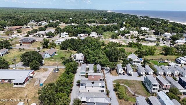 215 E 2nd Street, 30, Pass Christian, MS 39571