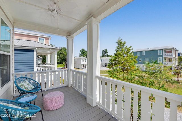 215 E 2nd Street, 30, Pass Christian, MS 39571