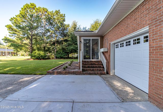 1970 Hullwood Drive, Kinston, NC 28504