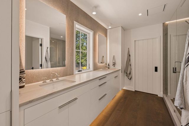 5945 Saint Johns Avenue, Edina, MN 55424