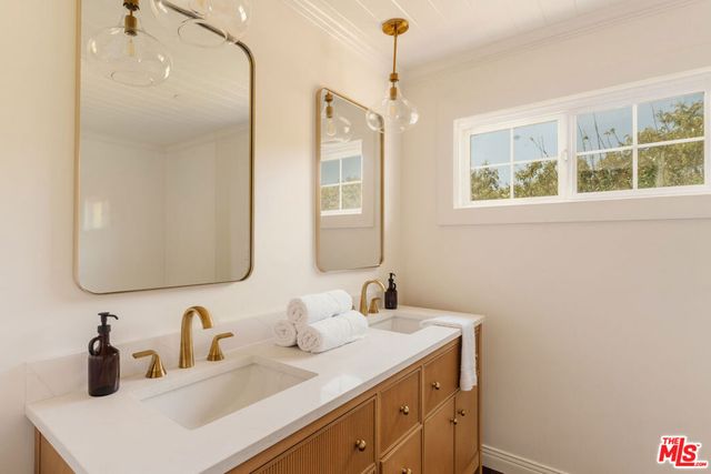 280 Cummings Road, Santa Paula, CA 93060