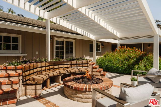 280 Cummings Road, Santa Paula, CA 93060