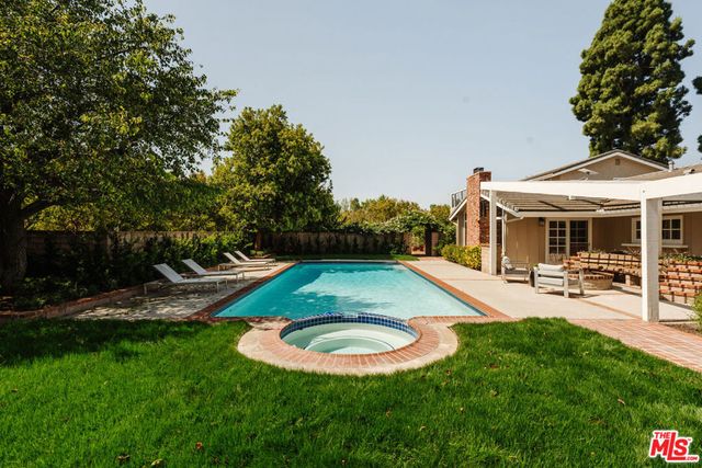 280 Cummings Road, Santa Paula, CA 93060
