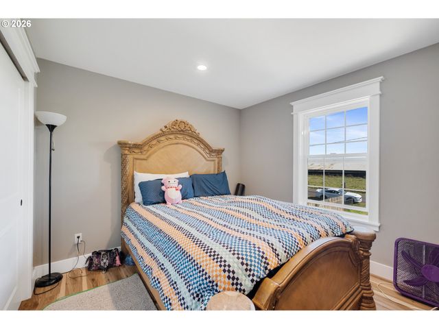 4004 12TH St, Tillamook, OR 97141