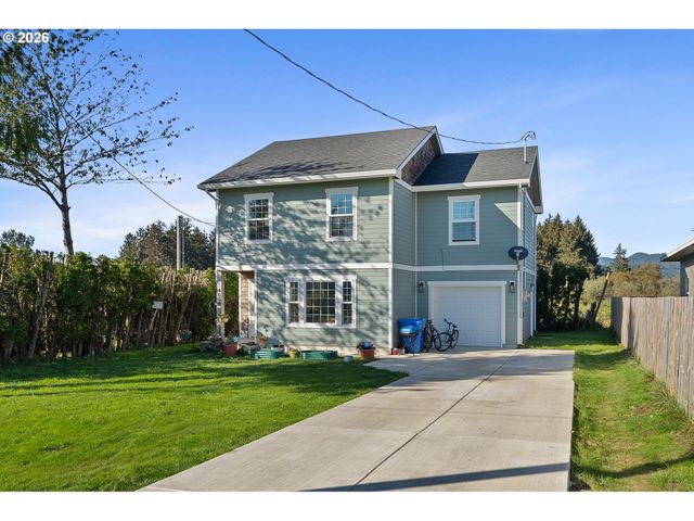 4004 12TH St, Tillamook, OR 97141