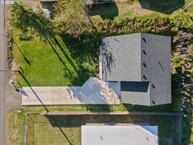 4004 12TH St, Tillamook, OR 97141