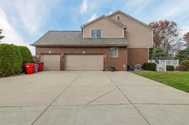 297 Gleneagles, Highland Charter Township, MI 48357