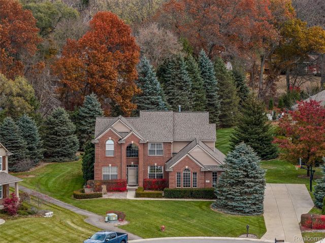 297 Gleneagles, Highland Charter Township, MI 48357
