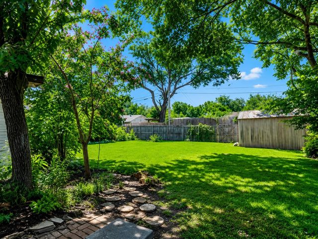 702 Milky Way, Garland, TX 75040
