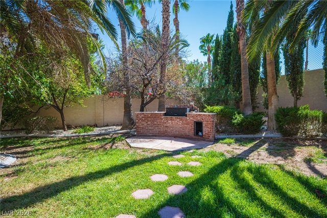 2855 Mountain Mist Court, Las Vegas, NV 89117