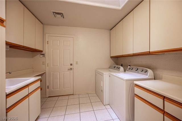 2855 Mountain Mist Court, Las Vegas, NV 89117