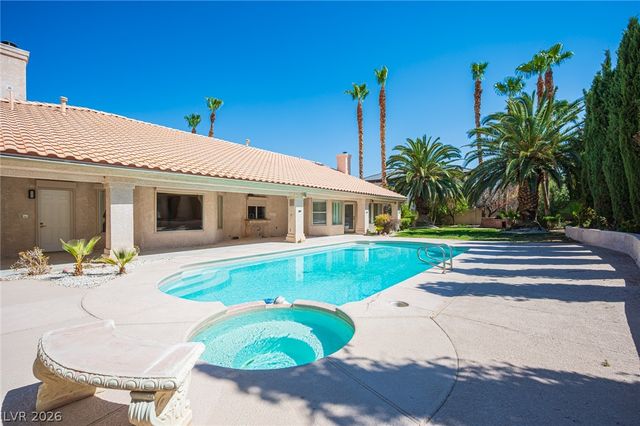 2855 Mountain Mist Court, Las Vegas, NV 89117