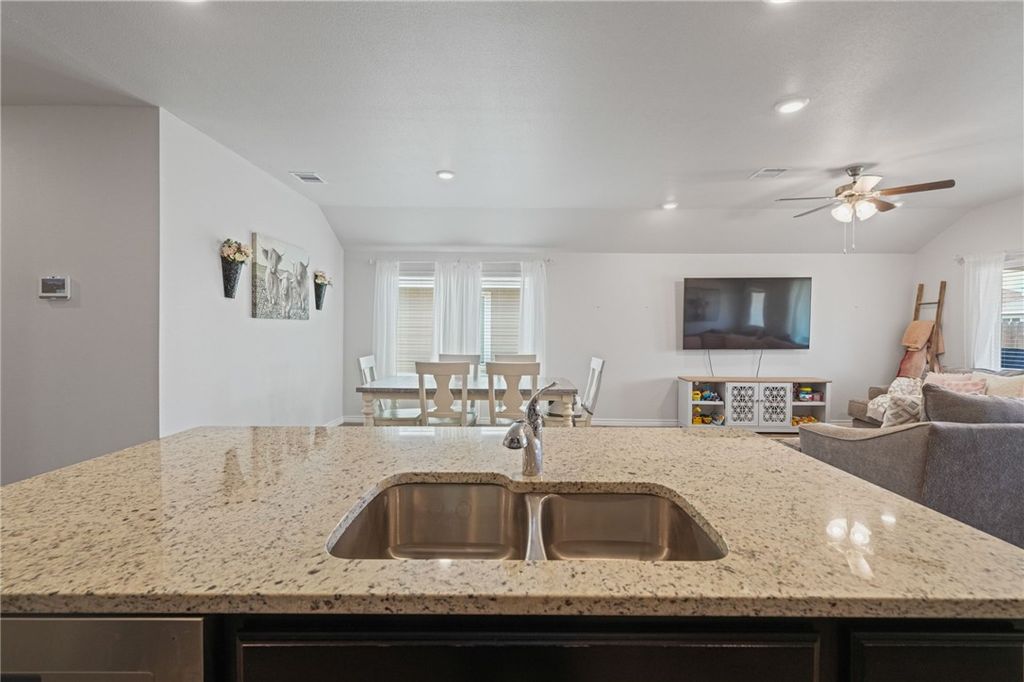1902 Whirlaway Dr, Corpus Christi, TX 78417 — photo 3