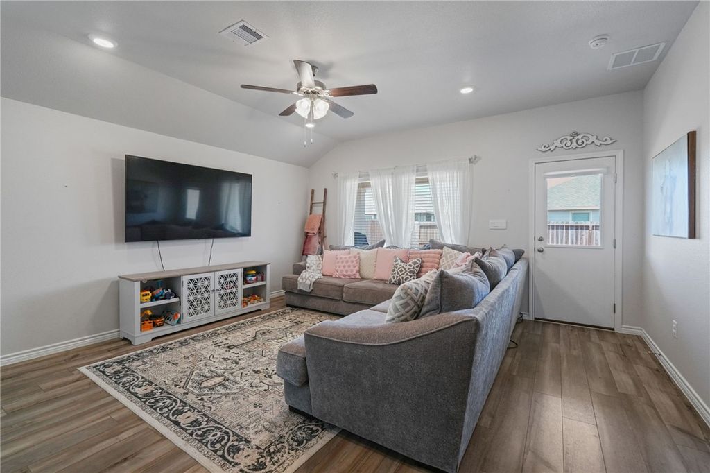 1902 Whirlaway Dr, Corpus Christi, TX 78417 — photo 4