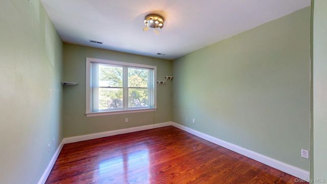 34 Glenwood Road, Harrison, NY 10528