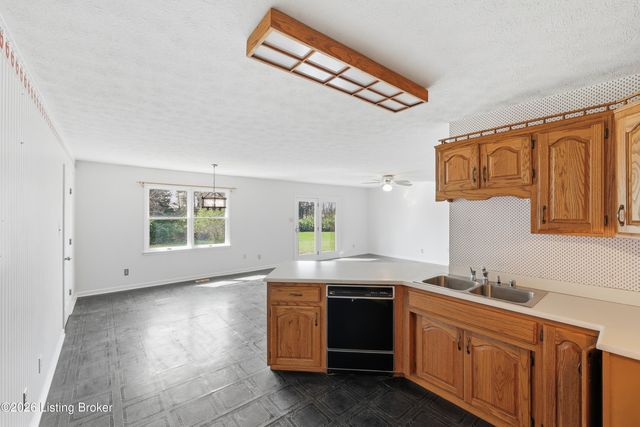 1065 Highview Dr, Lawrenceburg, KY 40342