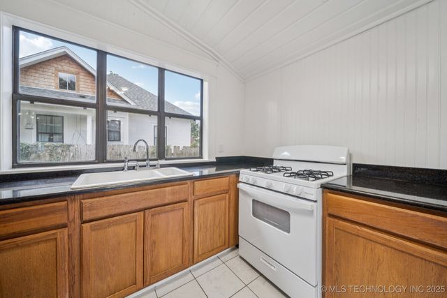 617 N Chickasaw Avenue, Claremore, OK 74017
