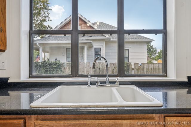617 N Chickasaw Avenue, Claremore, OK 74017