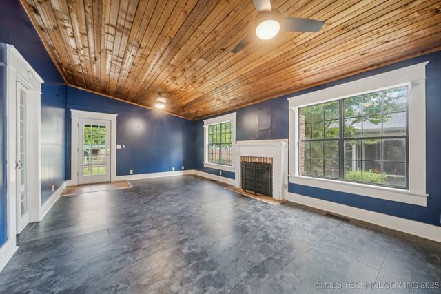 617 N Chickasaw Avenue, Claremore, OK 74017