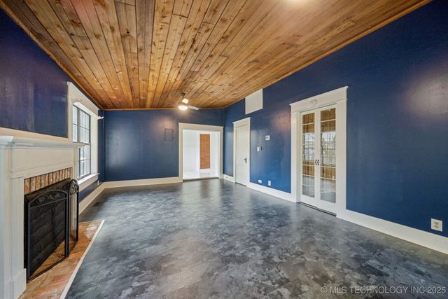 617 N Chickasaw Avenue, Claremore, OK 74017