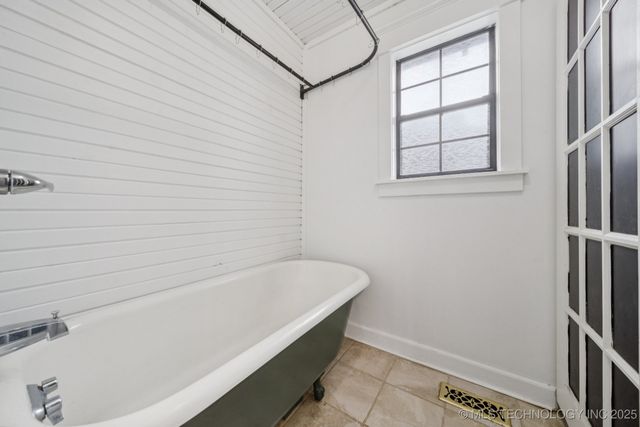 617 N Chickasaw Avenue, Claremore, OK 74017
