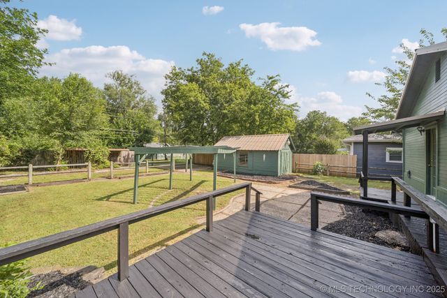 617 N Chickasaw Avenue, Claremore, OK 74017