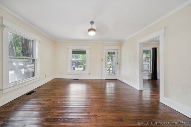 617 N Chickasaw Avenue, Claremore, OK 74017