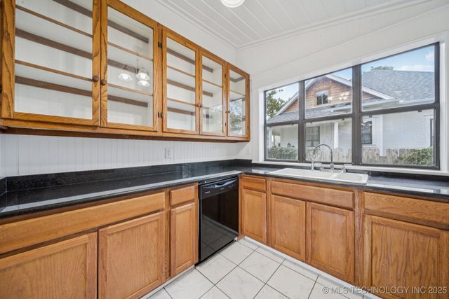 617 N Chickasaw Avenue, Claremore, OK 74017