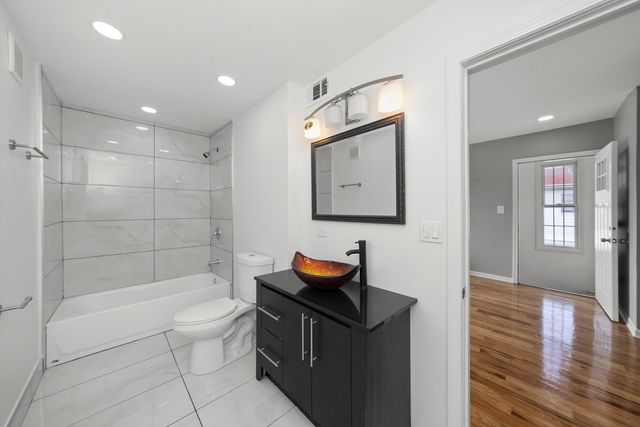 3343 W 59th Place 2, Chicago, IL 60629