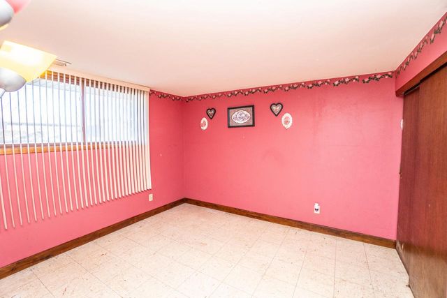 1511 Roosevelt DRIVE S, West Bend, WI 53090