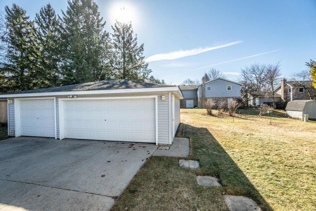 1511 Roosevelt DRIVE S, West Bend, WI 53090