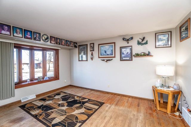 1511 Roosevelt DRIVE S, West Bend, WI 53090