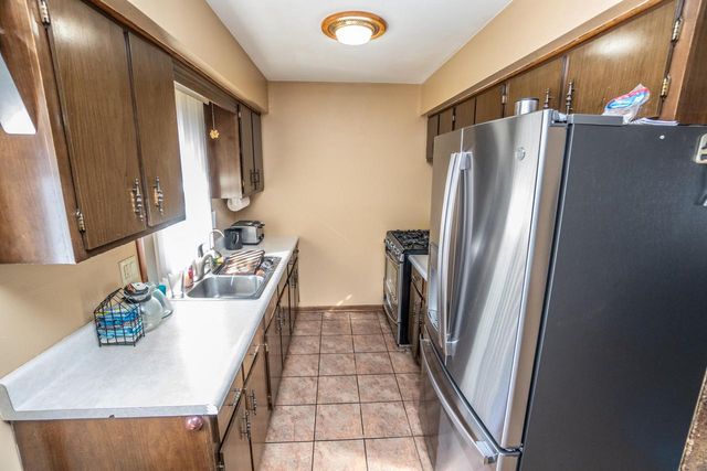 1511 Roosevelt DRIVE S, West Bend, WI 53090