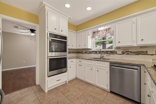 4142 Willow Hill Drive, Seabrook, TX 77586