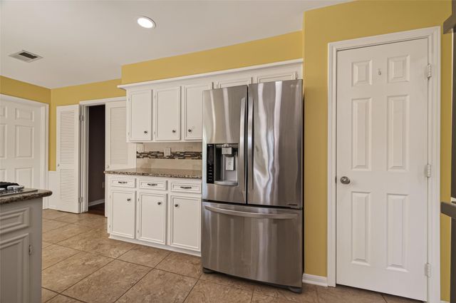 4142 Willow Hill Drive, Seabrook, TX 77586