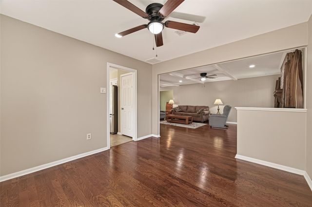 4142 Willow Hill Drive, Seabrook, TX 77586